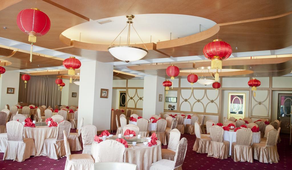Royale Chulan Seremban Eksteriør bilde The interior of the restaurant