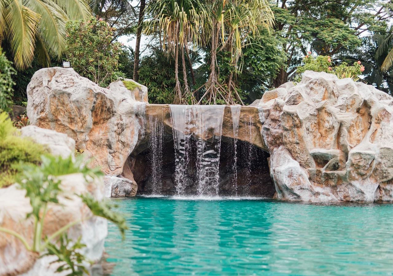 Royale Chulan Seremban Eksteriør bilde The swimming pool at the resort